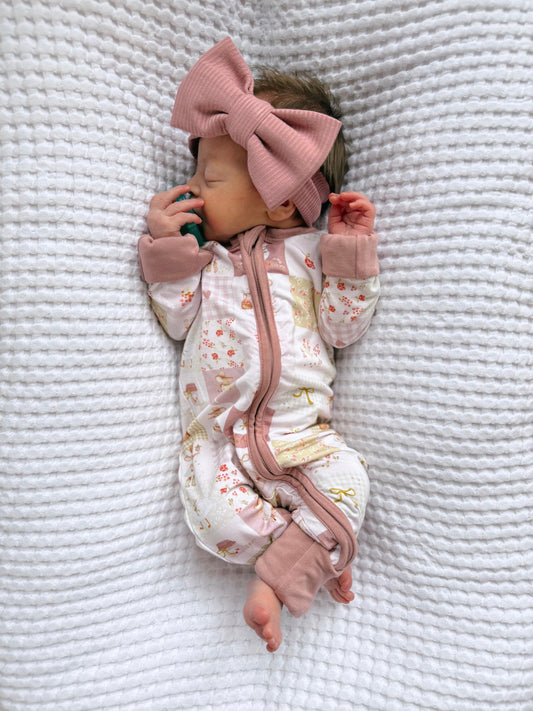 Cottage Picnic Zippy